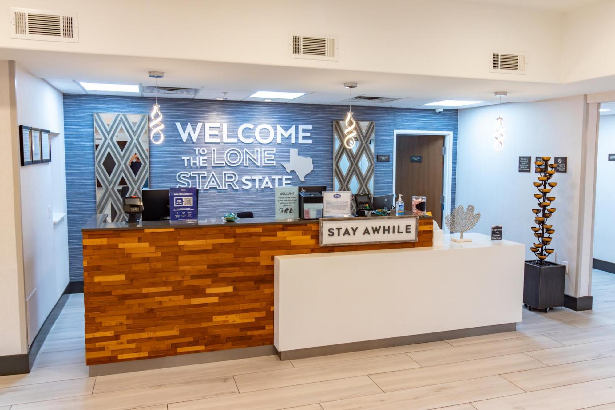 Hampton Inn & Suites Denton Exterior photo
