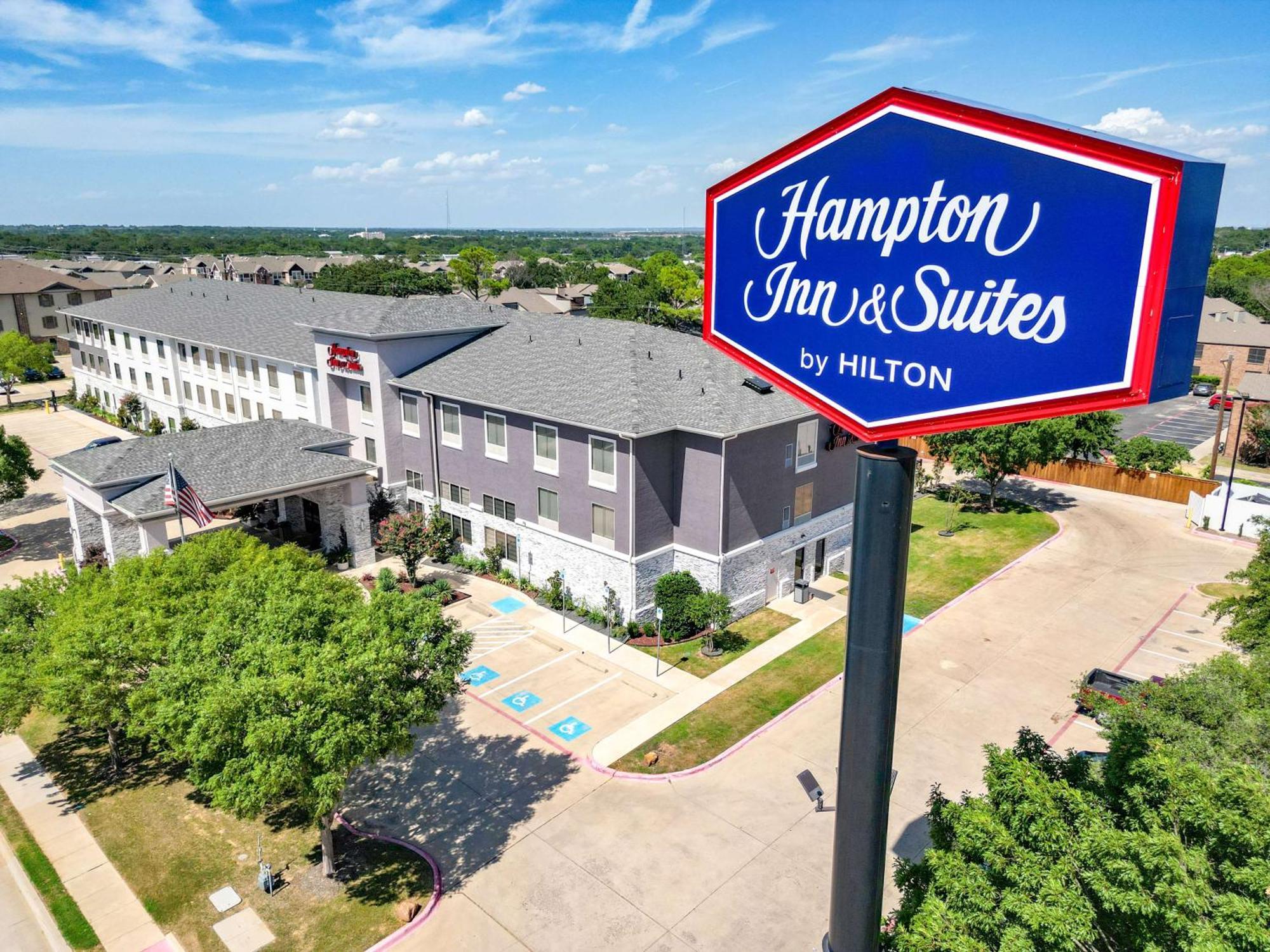 Hampton Inn & Suites Denton Exterior photo