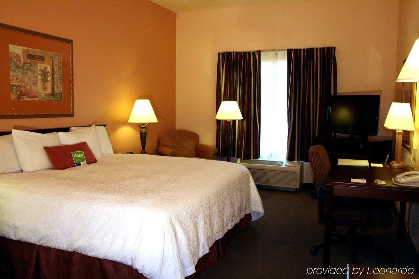 Hampton Inn & Suites Denton Room photo